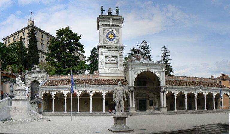 1200px-Piazza_Liberta_Udine