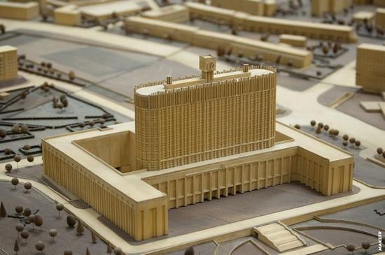 model-of-moscow-10
