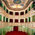 In Umbria, nel teatro più piccolo del mondo In Umbria, nel teatro più piccolo del mondo